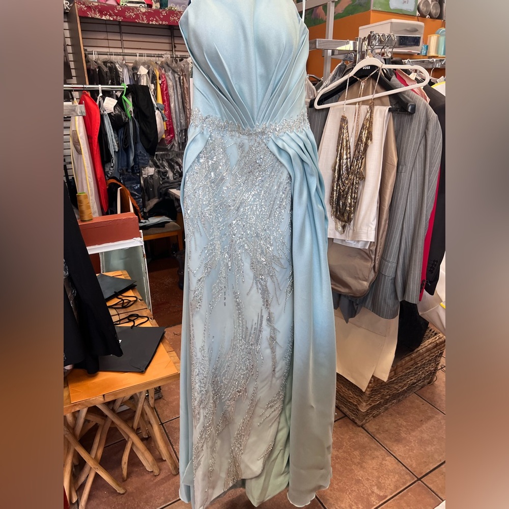MNM Couture G1627 - Strapless Inverted Scoop Neck Gown- Size 8/40 - Picture 6 of 8